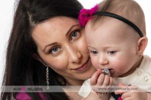 Mamma e bambina in primo piano