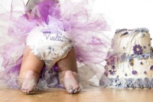 Bimba con tutù e mutandine per Smash the Cake